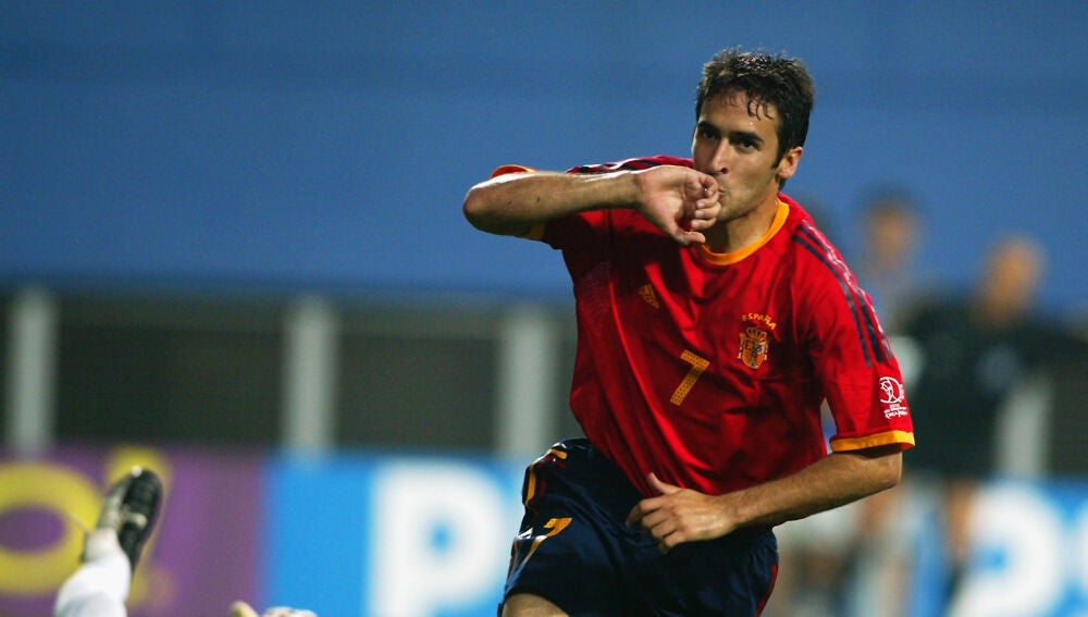 Raúl González celebrando su gol ante Sudáfrica en el Mundial 2002.