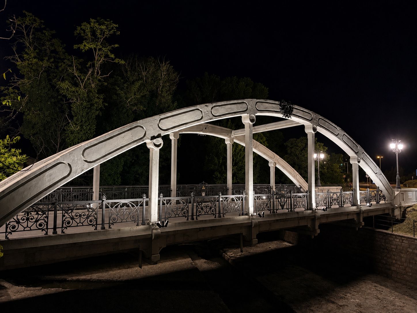 Nueva iluminación monumental para el puente de San Miguel, la Muralla y el convento de las Miguelas Nueva iluminación monumental para el puente de San Miguel, la Muralla y el convento de las Miguelas