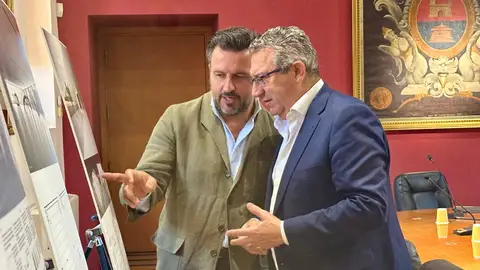 Pablo Ruz y el alcalde de Elche durante la comisión mixta del proyecto de Palacio de Congresos. Pablo Ruz y el alcalde de Elche durante la comisión mixta del proyecto de Palacio de Congresos.