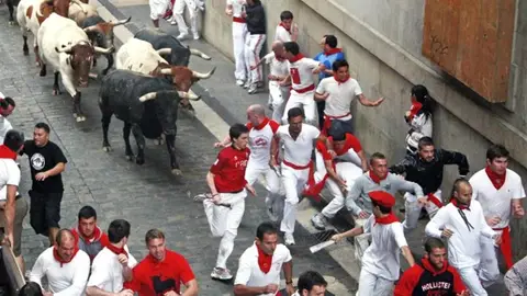 Los corredores del Encierro no podrán permanecer en el ruedo antes de la llegada de los astados Los corredores del Encierro no podrán permanecer en el ruedo antes de la llegada de los astados