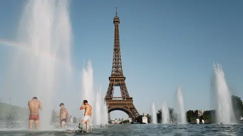 Alerta roja por ola de calor en París Alerta roja por ola de calor en París
