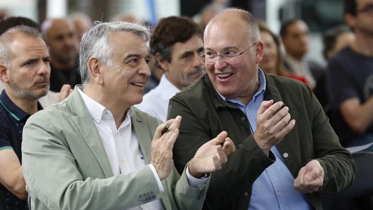 El secretario general del PP, Miguel Tellado (d), y el presidente de la formación en el País Vasco, Javier de Andrés (i), han intervenido este sábado en un mitin-fiesta del partido en la céntrica plaza Indautxu de Bilbao. El secretario general del PP, Miguel Tellado (d), y el presidente de la formación en el País Vasco, Javier de Andrés (i), han intervenido este sábado en un mitin-fiesta del partido en la céntrica plaza Indautxu de Bilbao.