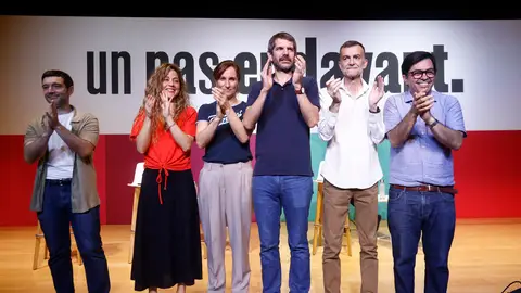 Urtasun, Bustinduy, Mónica García, Antonio Maíllo, Lara Hernández y Gerardo Pisarello, durante el acto en Madrid Urtasun, Bustinduy, Mónica García, Antonio Maíllo, Lara Hernández y Gerardo Pisarello, durante el acto en Madrid