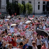 Miles de personas se manifiestan en Madrid contra el desmantelamiento de la Sanidad Pública Miles de personas se manifiestan en Madrid contra el desmantelamiento de la Sanidad Pública