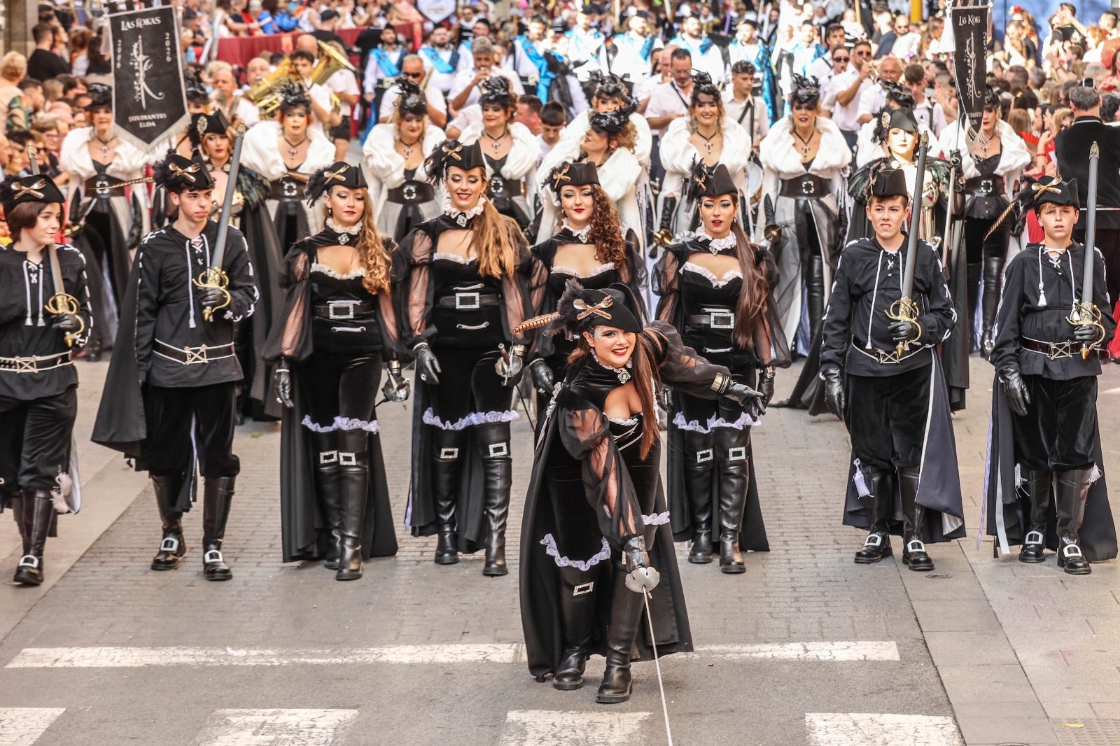 Marian Cano celebra la designación como Fiesta de Interés Turístico Internacional de las fiestas de Moros y Cristianos de Elda: "Es un reflejo de nuestra identidad" Marian Cano celebra la designación como Fiesta de Interés Turístico Internacional de las fiestas de Moros y Cristianos de Elda: "Es un reflejo de nuestra identidad"
