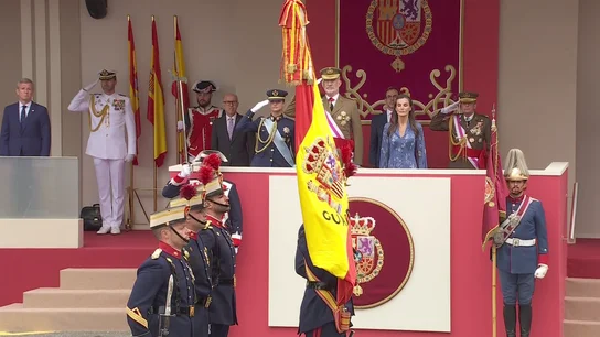 Momento del desfile en el que se ve la bandera de la Guardia Civil Momento del desfile en el que se ve la bandera de la Guardia Civil