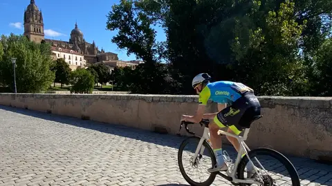 Un corredor atraviesa el capitalino Puente Romano en la última Vuelta a Salamanca Élite y Sub 23 Un corredor atraviesa el capitalino Puente Romano en la última Vuelta a Salamanca Élite y Sub 23