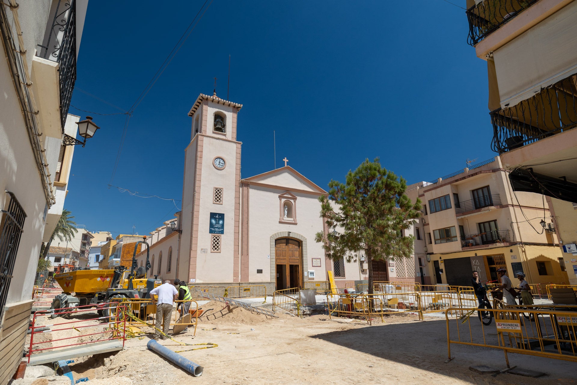 Comienzan los preparativos para la pavimentación de la plaza Mayor del Casco Histórico de l’Alfàs Comienzan los preparativos para la pavimentación de la plaza Mayor del Casco Histórico de l’Alfàs