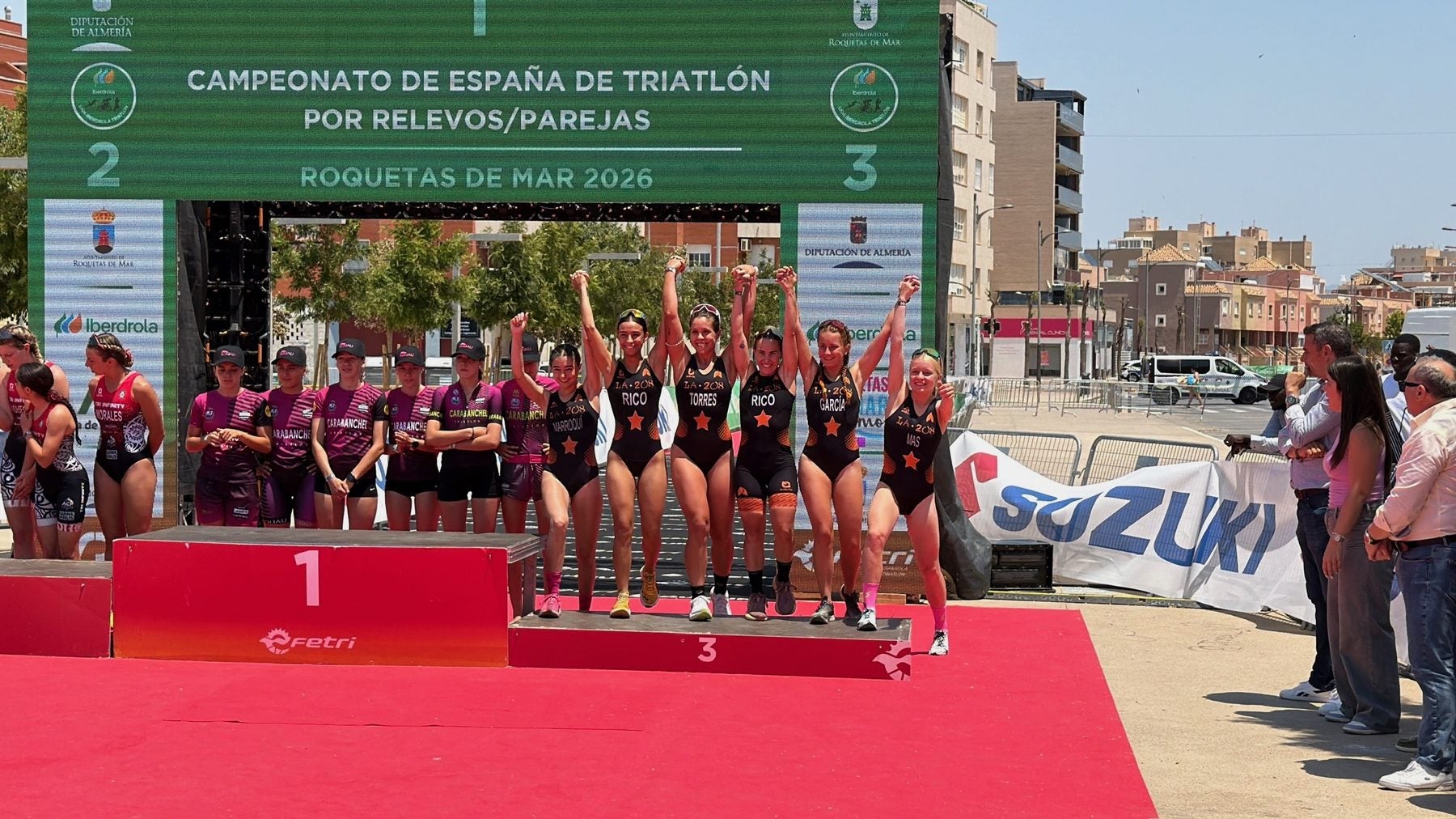 El equipo femenino de LA 208, en el podio en Roquetas de Mar (Almería). El equipo femenino de LA 208, en el podio en Roquetas de Mar (Almería).
