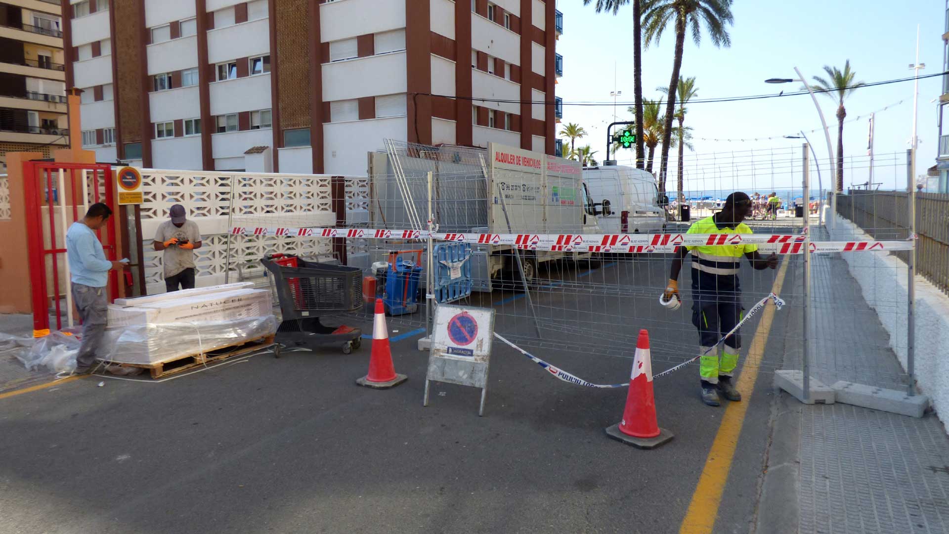 Benidorm impulsa una nueva zona de sombra en la calle Periodista Emilio Romero Benidorm impulsa una nueva zona de sombra en la calle Periodista Emilio Romero
