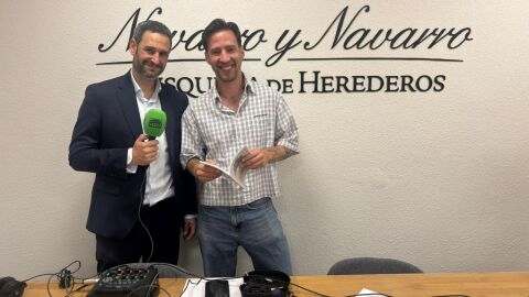 Rub&eacute;n Santos con el genealogista Guillermo Navarro