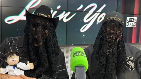Chanela Clicka: los productores que renuncian a la fama mientras unen a Camarón y Carín León en el mismo universo musical. Chanela Clicka: los productores que renuncian a la fama mientras unen a Camarón y Carín León en el mismo universo musical.