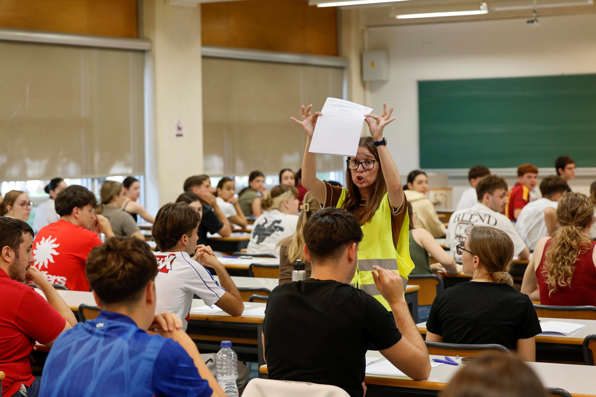 Las Pruebas de Acceso a la Universidad arrancan sin incidencias en la UMH de Elche y con un cuento con enfoque feminista en el primer examen Las Pruebas de Acceso a la Universidad arrancan sin incidencias en la UMH de Elche y con un cuento con enfoque feminista en el primer examen