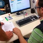 Detenido en Granada un menor por filtrar datos sensibles del Estado: el perfil de los jóvenes autodidactas que buscan notoriedad en Internet