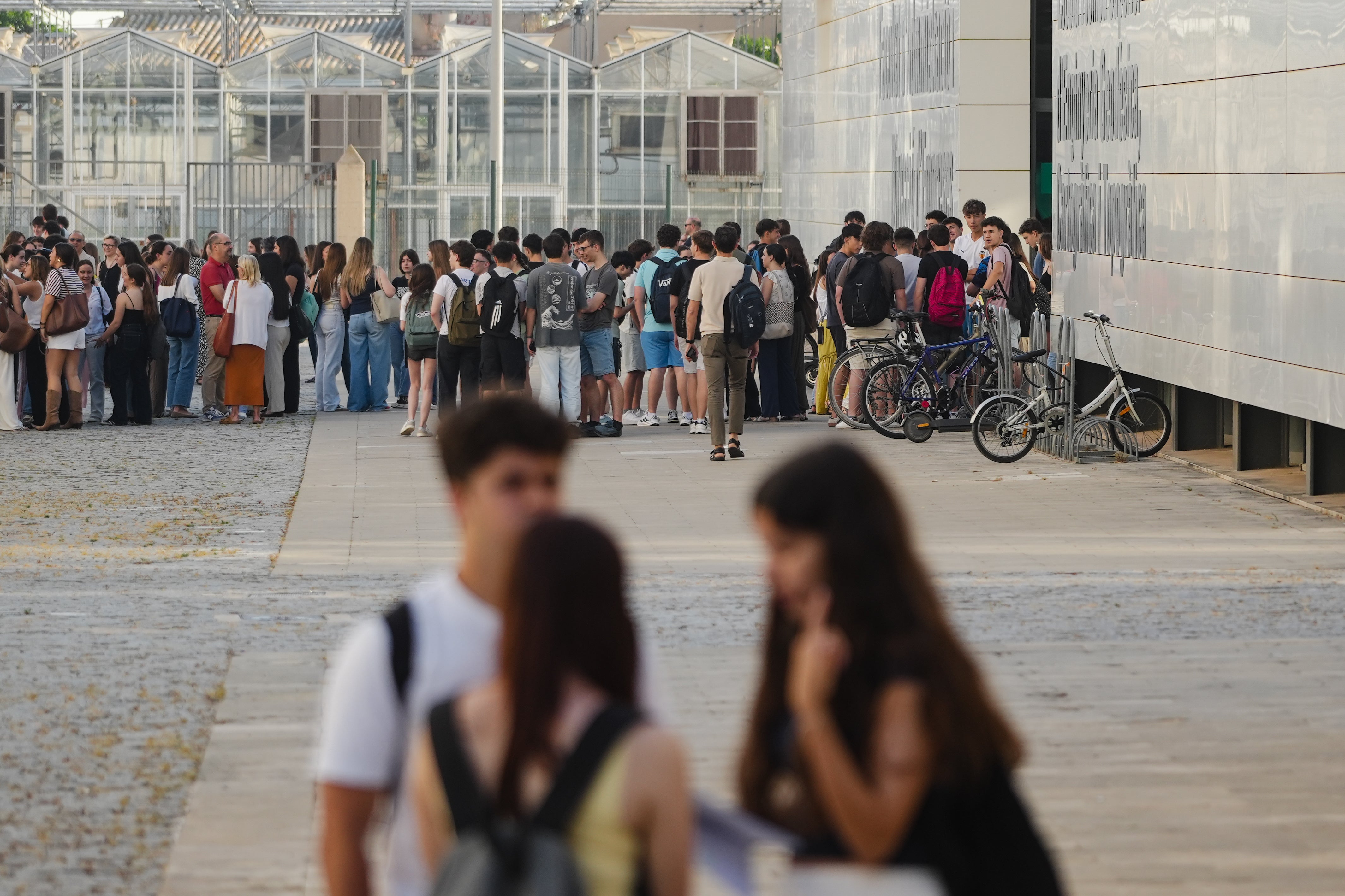 Estudiantes valencianos afrontan su primer día de PAU. Estudiantes valencianos afrontan su primer día de PAU.