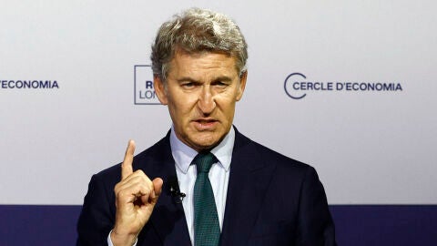 El l&iacute;der del PP, Alberto N&uacute;&ntilde;ez Feij&oacute;o, durante su participaci&oacute;n en la segunda jornada de la reuni&oacute;n anual del Cercle d'Economia, en Barcelona/ EFE/Quique Garcia
