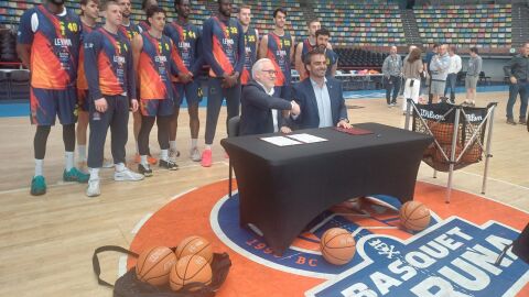 Diego Calvo y Pablo De Amallo firmaron el convenio para la final a cuatro de ascenso a la ACB Diego Calvo y Pablo De Amallo firmaron el convenio para la final a cuatro de ascenso a la ACB