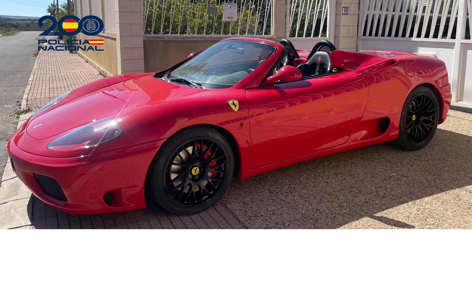 La Policía Nacional detiene en Elche a un hombre tras poner a la venta una réplica del 360 Spider de Ferrari que él mismo había construido La Policía Nacional detiene en Elche a un hombre tras poner a la venta una réplica del 360 Spider de Ferrari que él mismo había construido