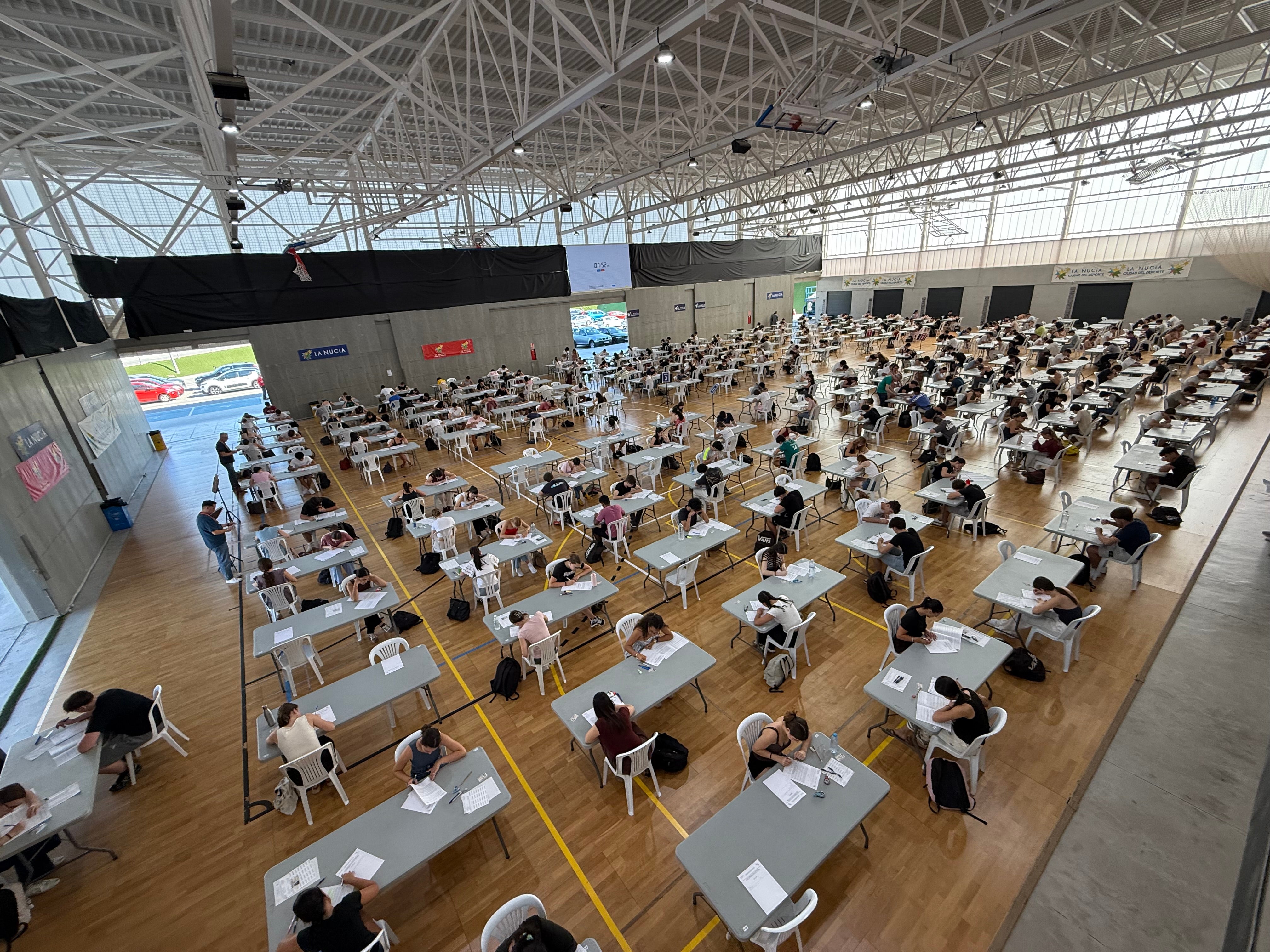 363 estudiantes se examinan de la PAU 2026 en el Pabellón Muixara de La Nucía 363 estudiantes se examinan de la PAU 2026 en el Pabellón Muixara de La Nucía