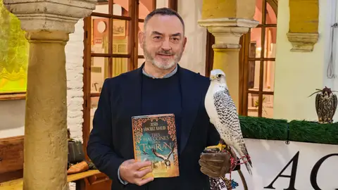 El escritor Jesús Sánchez Adalid durante la presentación de "Tres halcones para Tamerlán" El escritor Jesús Sánchez Adalid durante la presentación de "Tres halcones para Tamerlán"
