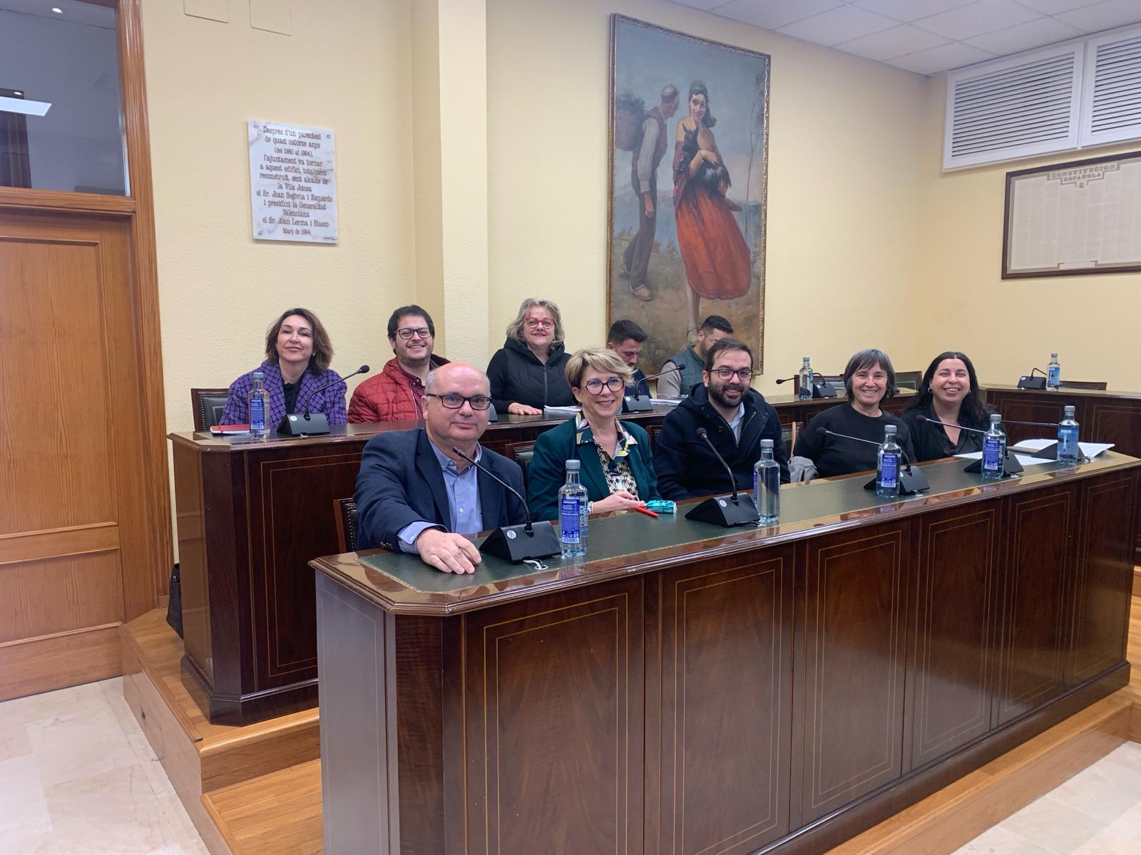 PSOE y Compromís solicitan un pleno extraordinario en La Vila Joiosa para apoyar las reivindicaciones del profesorado y la escuela pública PSOE y Compromís solicitan un pleno extraordinario en La Vila Joiosa para apoyar las reivindicaciones del profesorado y la escuela pública