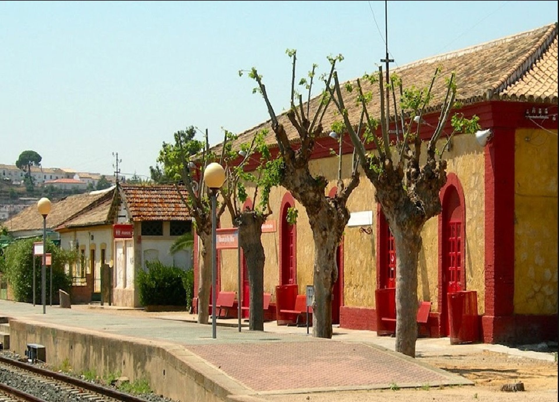 Adif destinará 6,6 millones de euros a la remodelación de cinco estaciones en la línea Mérida-Los Rosales Adif destinará 6,6 millones de euros a la remodelación de cinco estaciones en la línea Mérida-Los Rosales