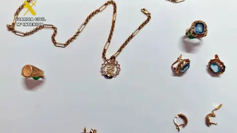 Detenida por robar joyas en el interior de una vivienda de Usagre, a la que accedió con una llave falsa Detenida por robar joyas en el interior de una vivienda de Usagre, a la que accedió con una llave falsa