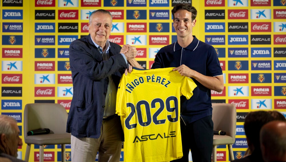El nuevo técnico junto a Fernando Roig