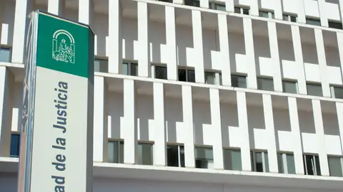 Condena al SAS por las graves secuelas ocasionadas a un niño durante una colonoscopia en un Hospital de Málaga Condena al SAS por las graves secuelas ocasionadas a un niño durante una colonoscopia en un Hospital de Málaga