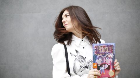  Falamos coa escritora Ledicia Costas, unha das protagonsitas do Faladoiro Feminista que esta tarde organiza o Concello de Pontevedra baixo o t&iacute;tulo "A voz escrita das mulleres".