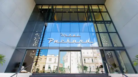 Iberostar cierra 12 hoteles en Cuba por su vinculación con el holding militar GAESA Iberostar cierra 12 hoteles en Cuba por su vinculación con el holding militar GAESA