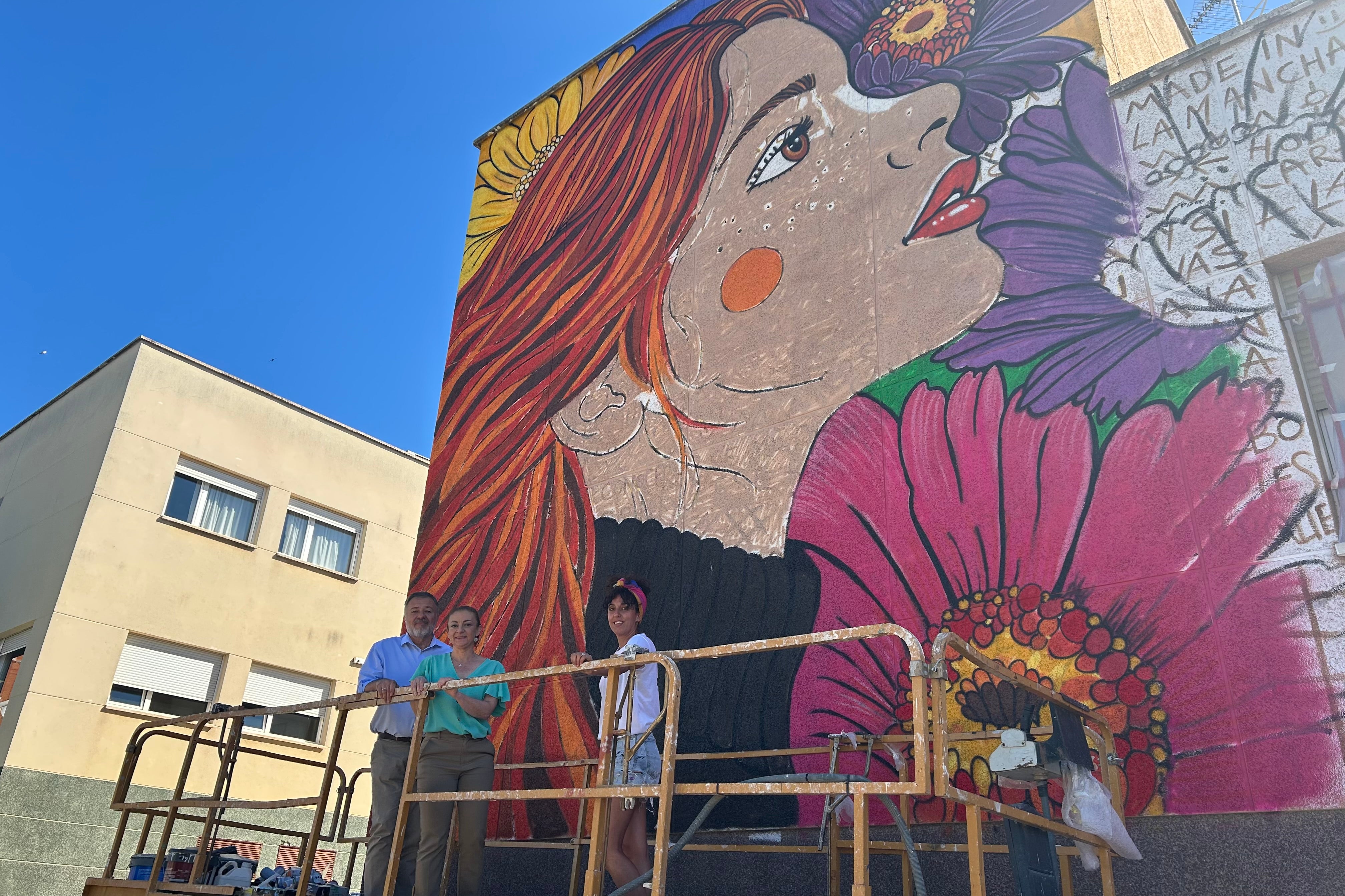 En marcha el mural por la igualdad de Crisdose en el Centro Social de Villa Román a iniciativa del Ayuntamiento de Cuenca En marcha el mural por la igualdad de Crisdose en el Centro Social de Villa Román a iniciativa del Ayuntamiento de Cuenca