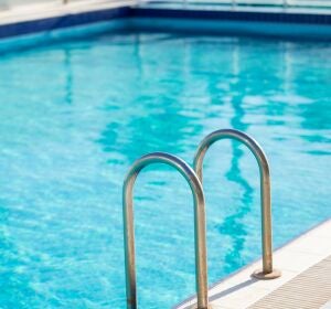 Imagen de archivo de una piscina.