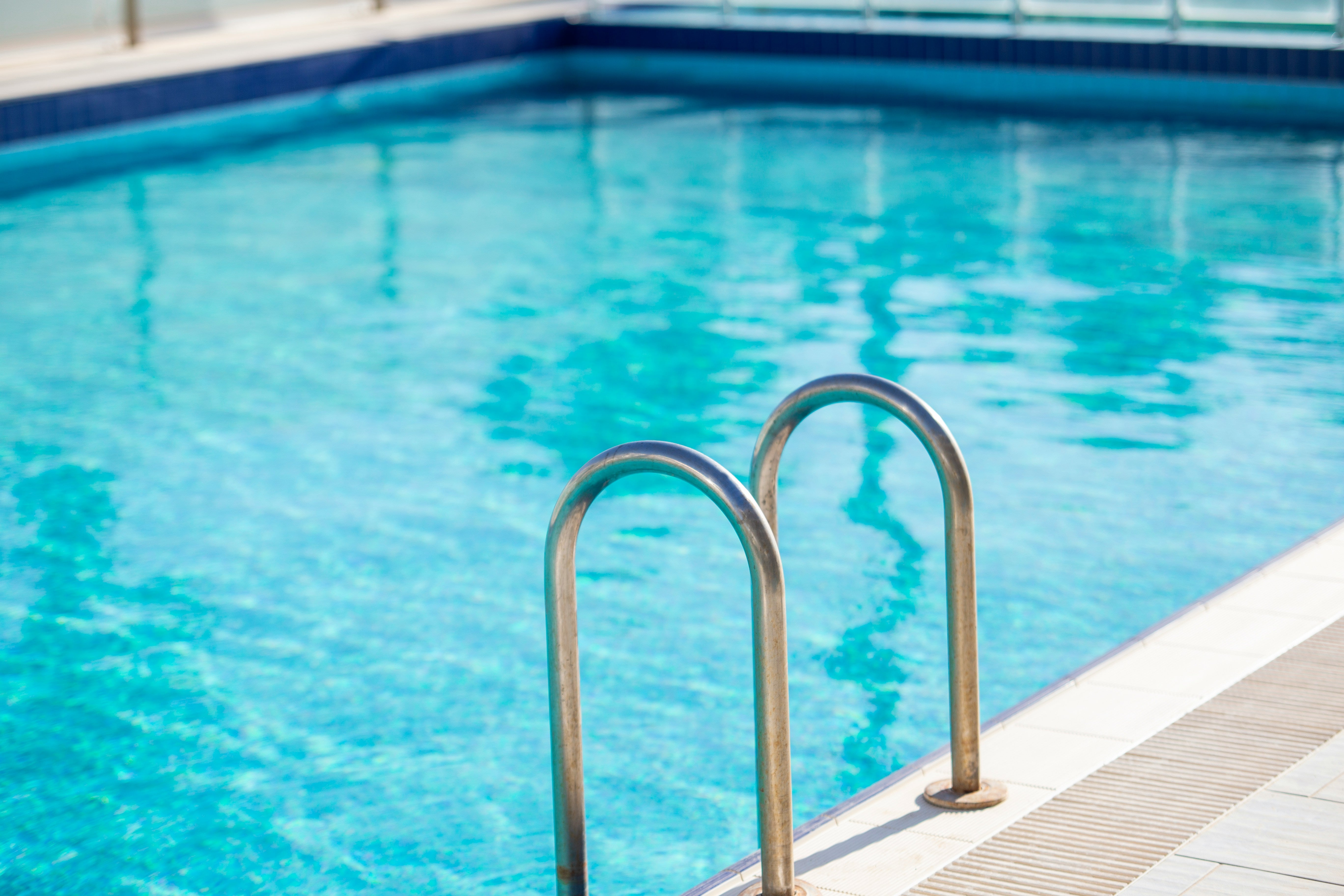 Detenido un menor de 14 años por presunta agresión sexual a tres niñas de 10 y 11 años en una piscina de Madrid Detenido un menor de 14 años por presunta agresión sexual a tres niñas de 10 y 11 años en una piscina de Madrid