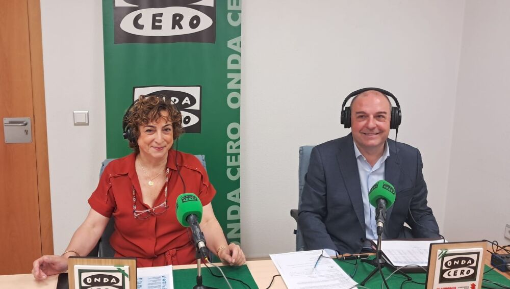 La alcaldesa de Bigastro, Teresa Belmonte y el gerente territorial de VEOLIA, Andrés Martínez Gumbao han participado en el programa 'Más de uno' Vega Baja