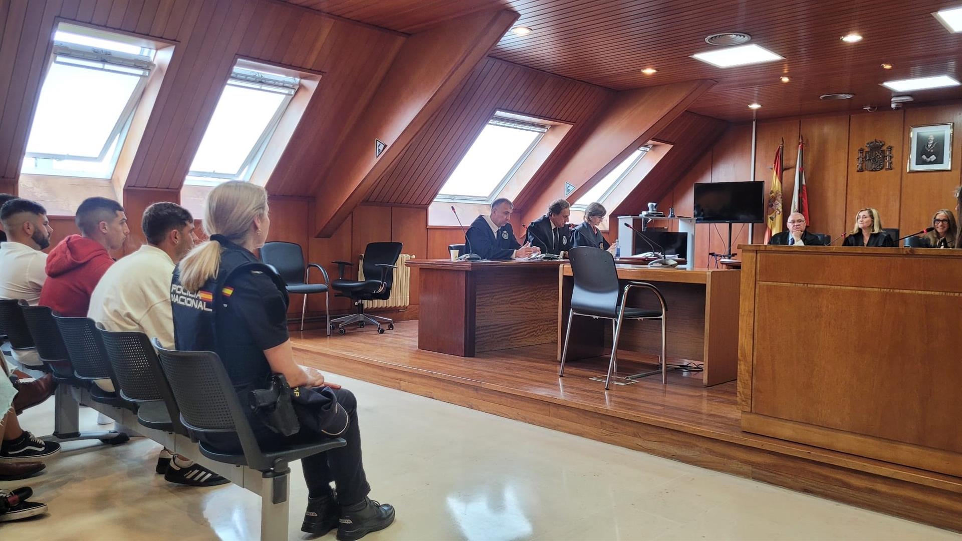 Rebajan desde 24 años hasta dos y medio la prisión a los agresores de los porteros de una discoteca en Santander Rebajan desde 24 años hasta dos y medio la prisión a los agresores de los porteros de una discoteca en Santander