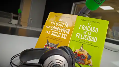 Jesús G. Maestro desmunta el concepte de felicitat que ens han fet creure i planteja una concepció pragmàtica de la societat Jesús G. Maestro desmunta el concepte de felicitat que ens han fet creure i planteja una concepció pragmàtica de la societat