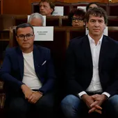 El hermano del presidente del gobierno David Sánchez y Miguel Ángel Gallardo, exlíder del PSOE extremeño, en la Audiencia de Badajoz. El hermano del presidente del gobierno David Sánchez y Miguel Ángel Gallardo, exlíder del PSOE extremeño, en la Audiencia de Badajoz.