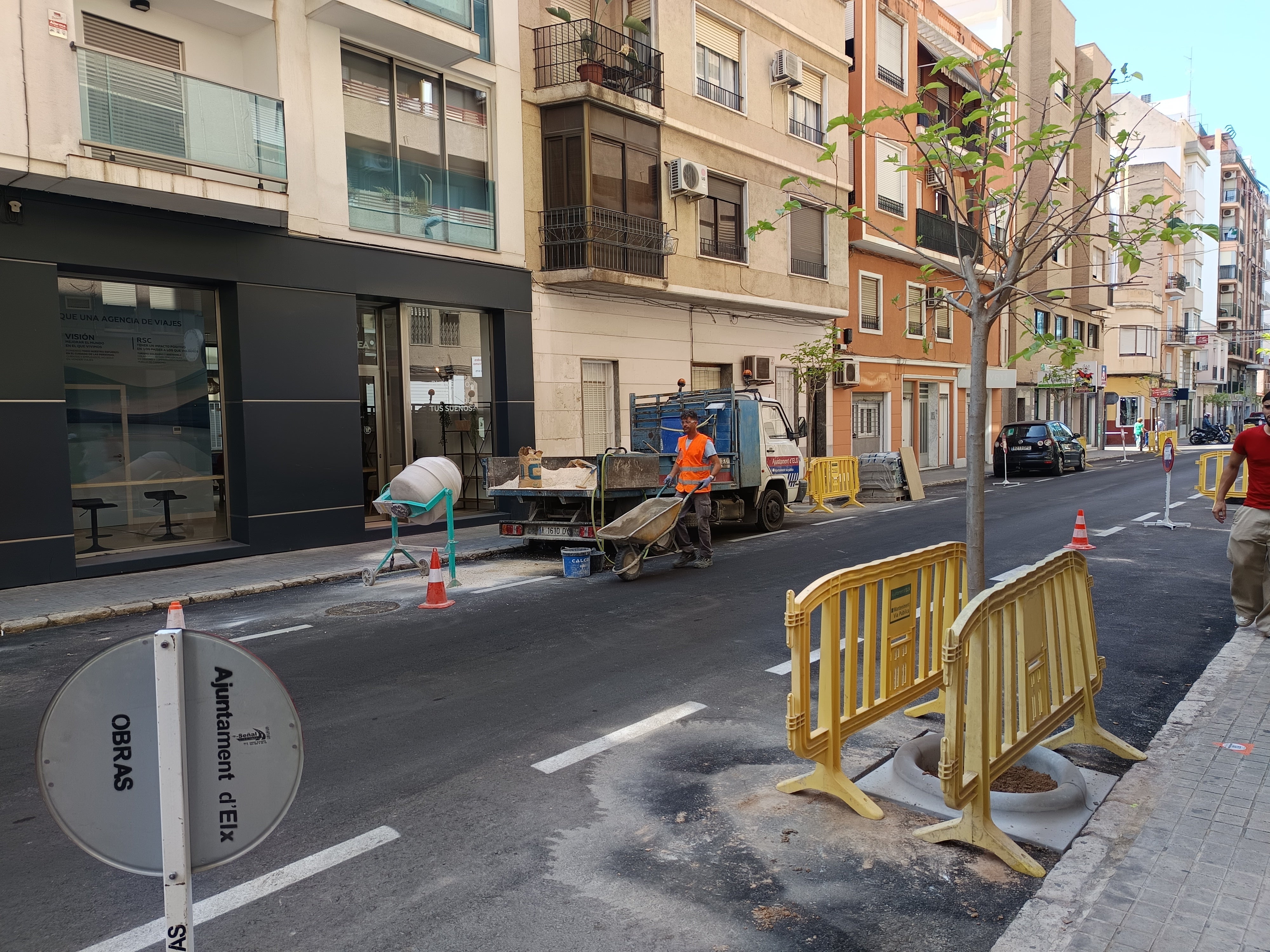 El Ayuntamiento de Elche planta en lo que llevamos de legislatura alrededor de 2.800 árboles en espacio públicos El Ayuntamiento de Elche planta en lo que llevamos de legislatura alrededor de 2.800 árboles en espacio públicos