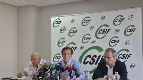 (I-D) El Presidente Autonómico de CSIF Comunidad Valenciana, Rafael Cantó; El Presidente Autonómico de CSIF Educación Comunidad Valenciana, José Seco, y el Presidente Nacional De CSIF, Mario Gutiérrez. (I-D) El Presidente Autonómico de CSIF Comunidad Valenciana, Rafael Cantó; El Presidente Autonómico de CSIF Educación Comunidad Valenciana, José Seco, y el Presidente Nacional De CSIF, Mario Gutiérrez.