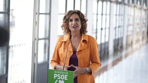 Montero se acreditará como parlamentaria andaluza el 11 de junio y urge a Moreno a "mover ficha" para la investidura La secretaria general del PSOE-A, María Jesús Montero, atiende a los medios en el Parlamento andaluz. JOAQUÍN CORCHERO/EUROPA PRESS 02/06/2026