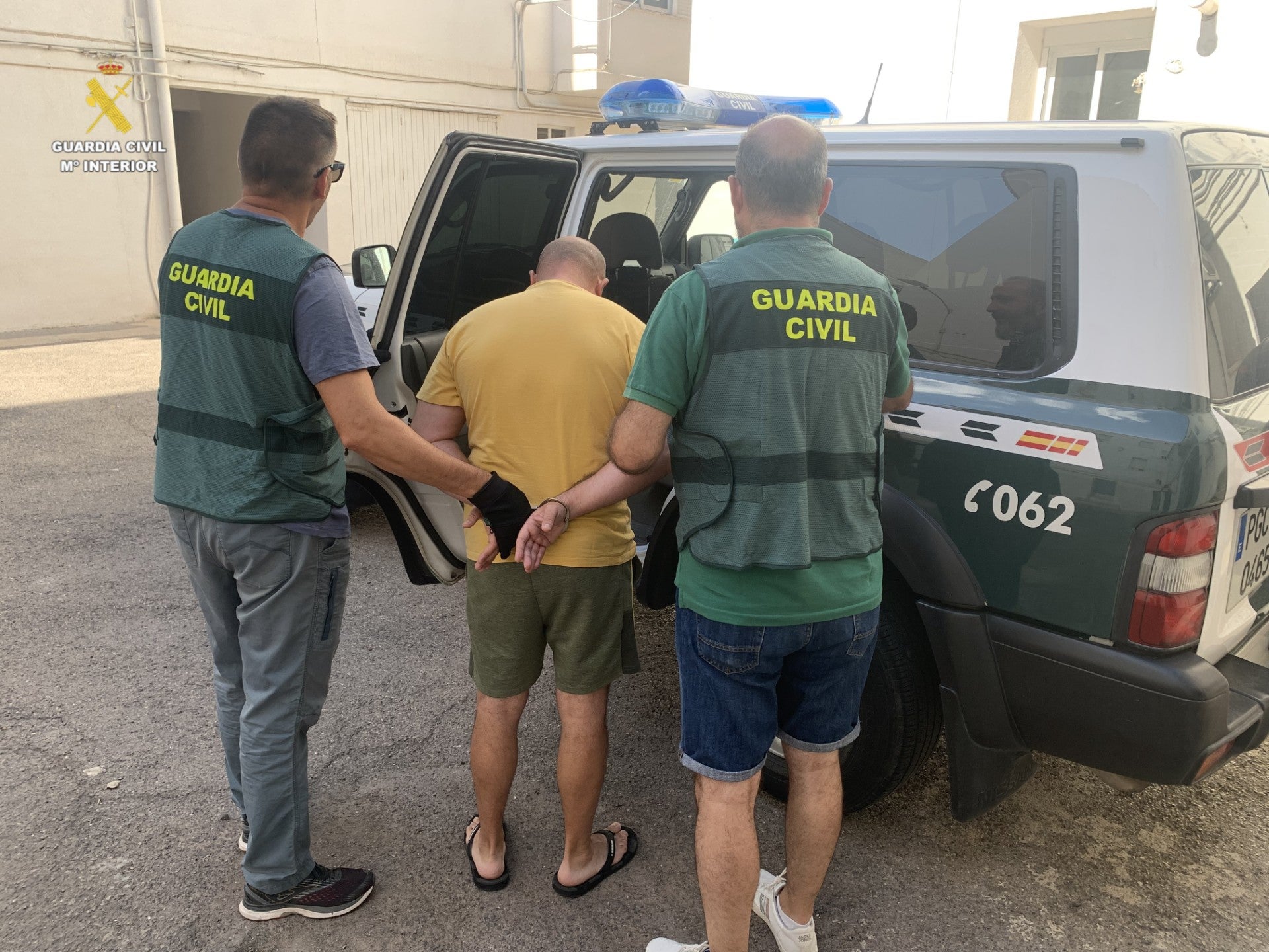 La Guardia Civil ha detenido a un hombre en la localidad de La Vall d'Uixó por un delito de hurto La Guardia Civil ha detenido a un hombre en la localidad de La Vall d'Uixó por un delito de hurto