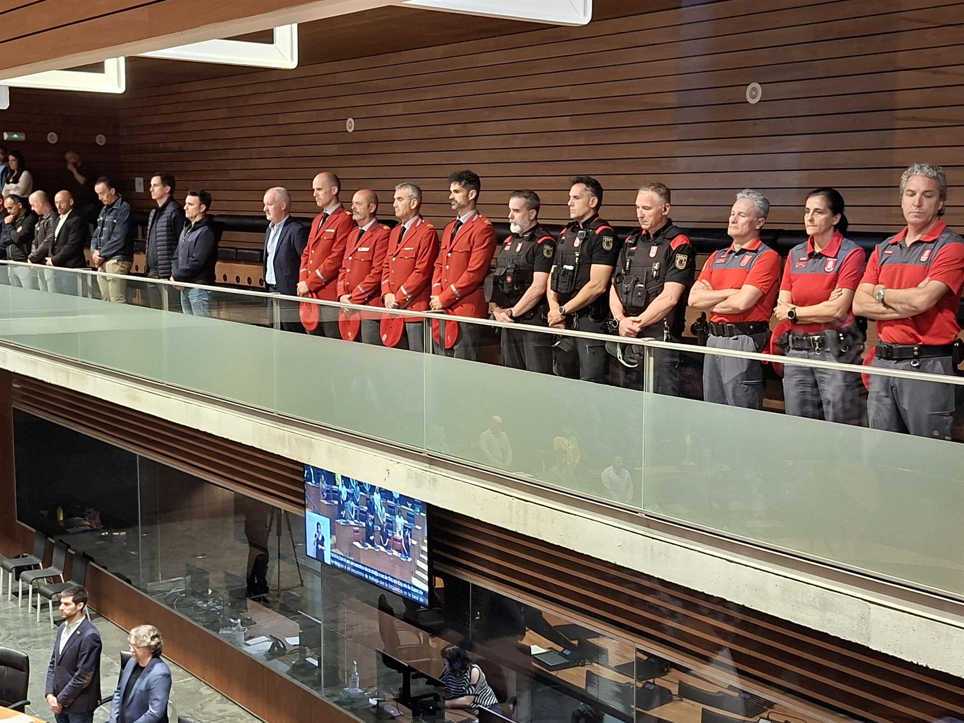 La Policía Foral agradece el apoyo de la sociedad e instituciones tras el fallecimiento de cinco agentes La Policía Foral agradece el apoyo de la sociedad e instituciones tras el fallecimiento de cinco agentes