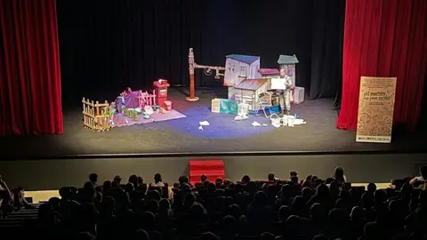 La Diputación de Badajoz acerca a 1.500 escolares los beneficios del reciclaje a través de una obra de teatro La Diputación de Badajoz acerca a 1.500 escolares los beneficios del reciclaje a través de una obra de teatro