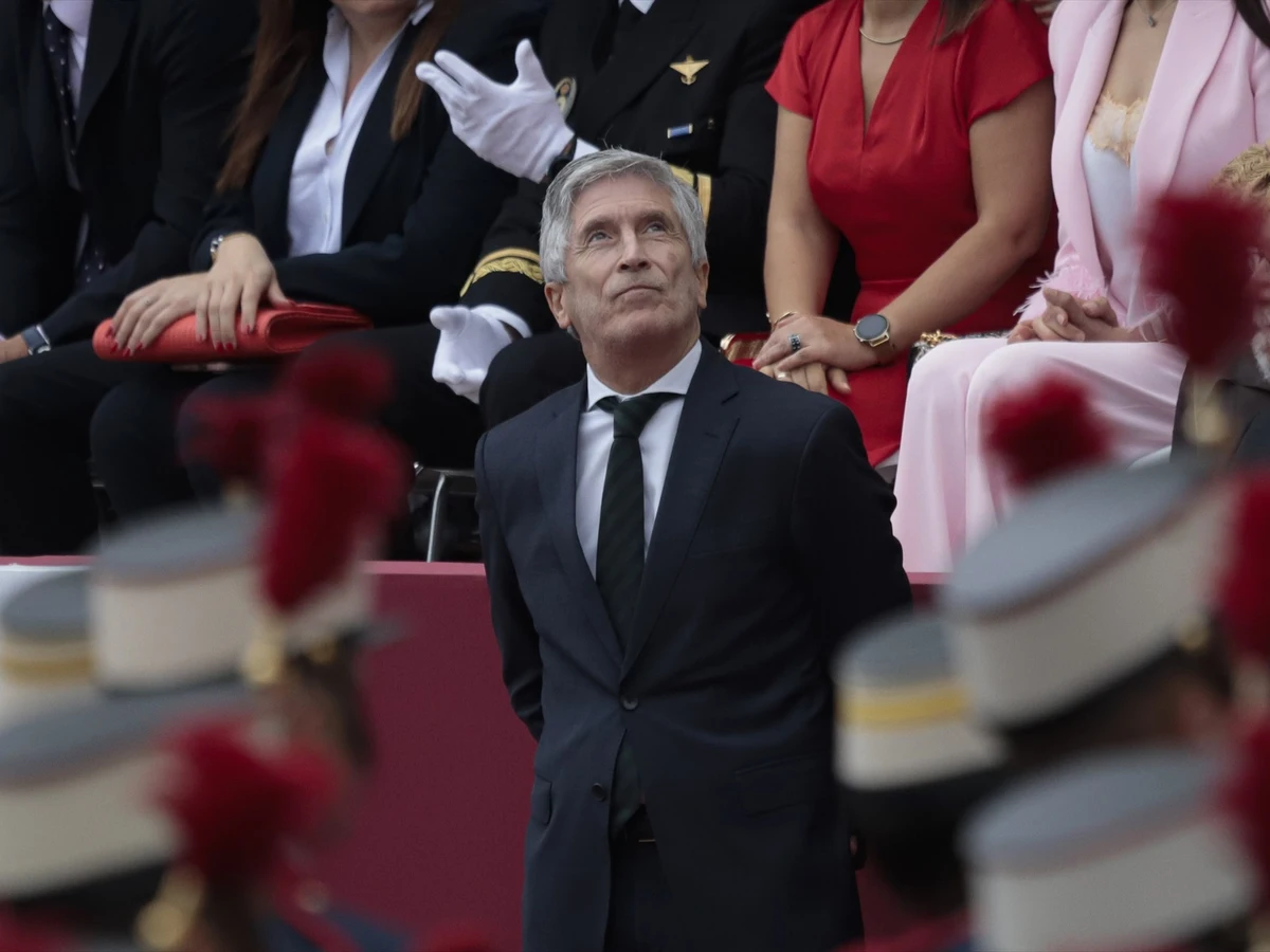 Marlaska pasa de negar que la directora de la Guardia Civil se reuniera con Leire Díez a decir que "no le consta" | Onda Cero Radio