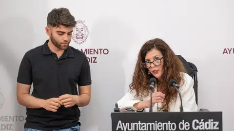 Rueda de prensa en el Ayuntamiento de Cádiz con Nuria Álvarez Rueda de prensa en el Ayuntamiento de Cádiz con Nuria Álvarez
