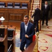El presidente del gobierno, Pedro Sánchez, a su salida de una sesión plenaria en el Congreso