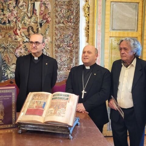 El papa León XIV recibirá el primer ejemplar de la nueva edición facsímil del Códice Calixtino que se ha presentado en la Catedral de Santiago 
