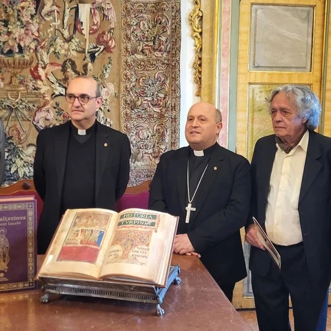 El papa León XIV recibirá el primer ejemplar de la nueva edición facsímil del Códice Calixtino que se ha presentado en la Catedral de Santiago