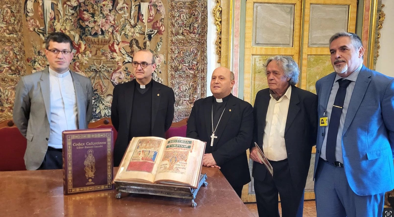 El papa León XIV recibirá el primer ejemplar de la nueva edición facsímil del Códice Calixtino que se ha presentado en la Catedral de Santiago El papa León XIV recibirá el primer ejemplar de la nueva edición facsímil del Códice Calixtino que se ha presentado en la Catedral de Santiago